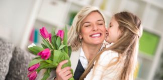 Büyük Çocuklarda Sevginin 7 Göstergesi