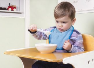 BLW Yöntemi Bebekler Nasıl Beslenmeli?
