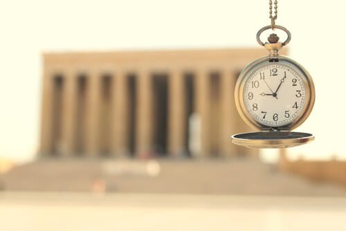 ” Saat 9’u 5 Geçe ” Şiiri Mantıklı mı? " Saat 9'u 5 Geçe " Şiiri Mantıklı mı?